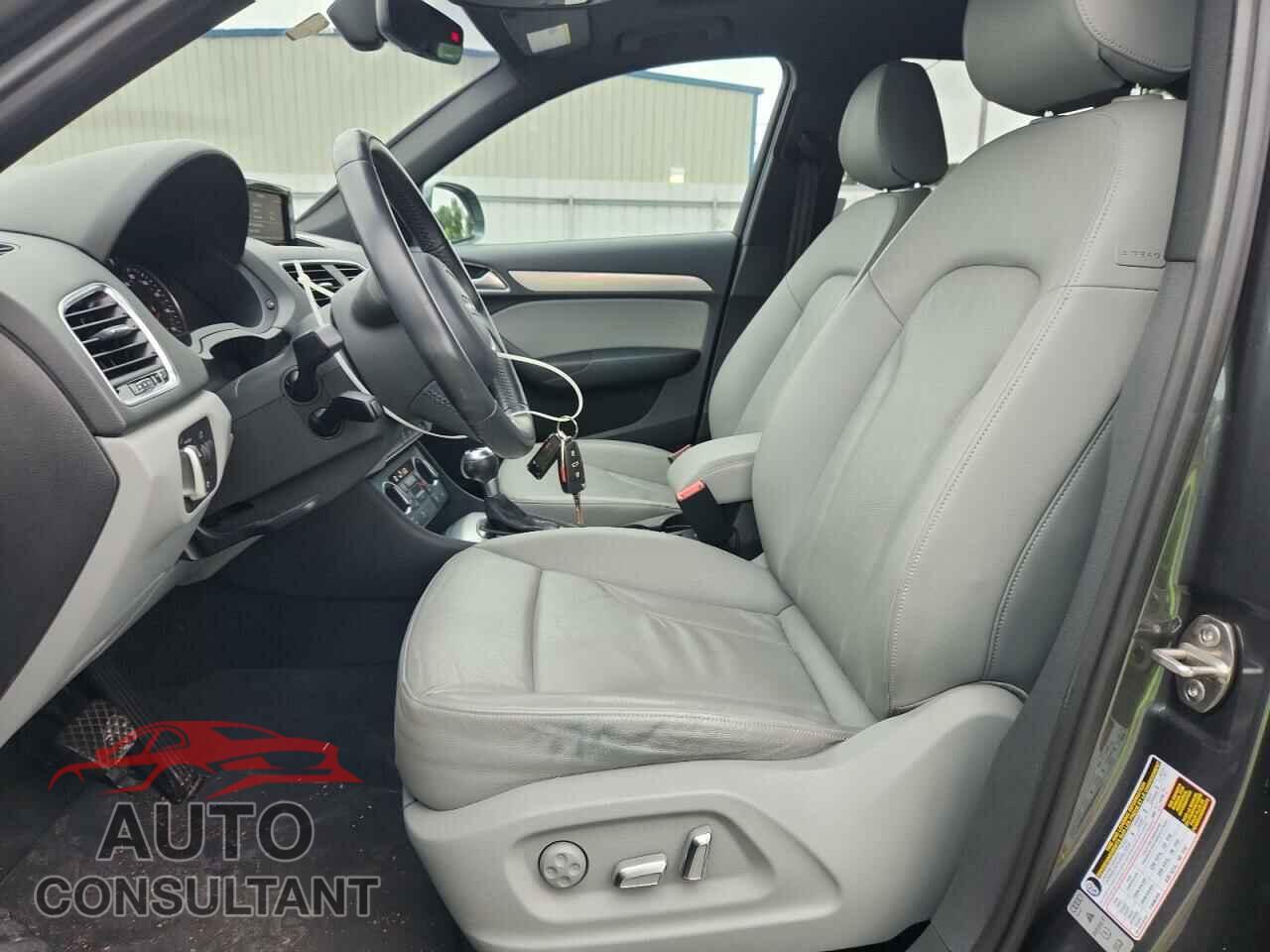 AUDI Q3 2018 - WA1BCCFS7JR009702