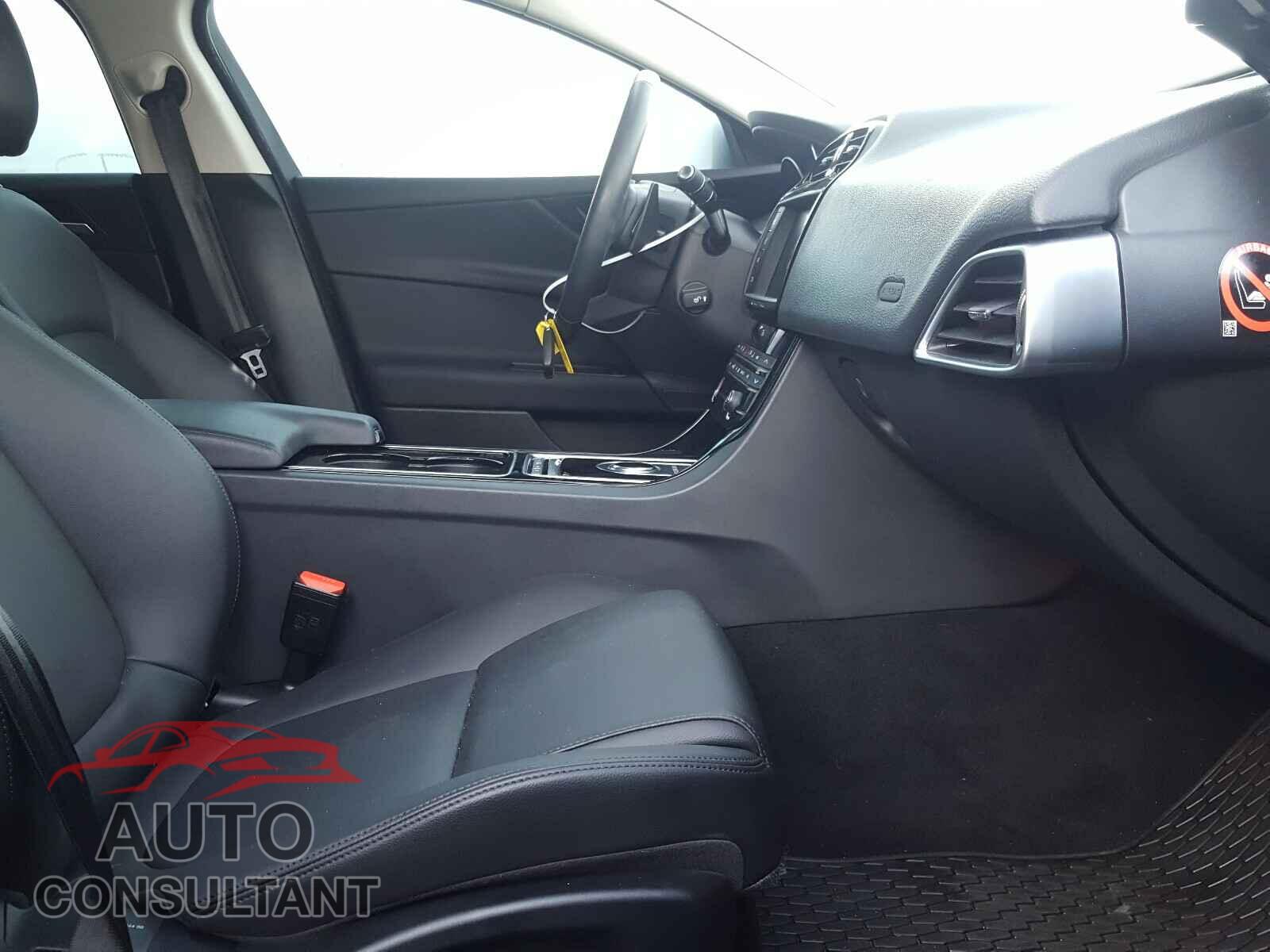 JAGUAR XE 2017 - SAJAR4BNXHA977955