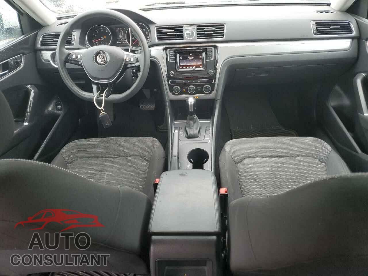 VOLKSWAGEN PASSAT 2017 - 1VWAT7A3XHC013813