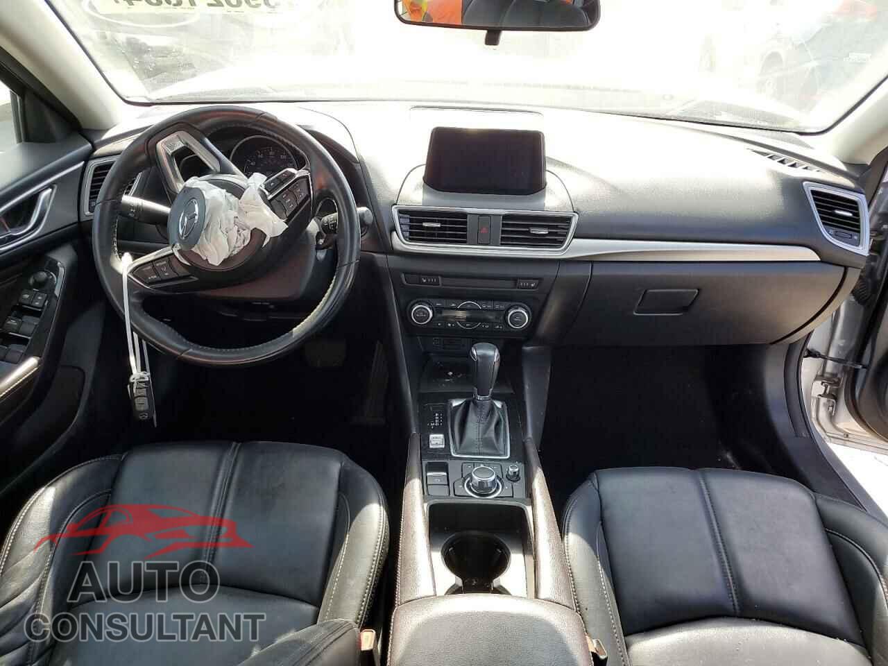 MAZDA 3 2018 - 3MZBN1V34JM200684