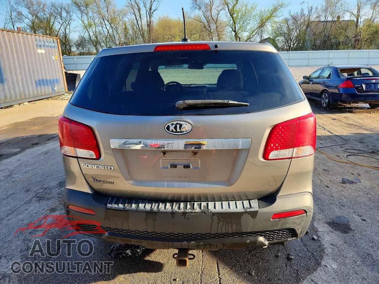 KIA SORENTO 2013 - 5XYKTCA61DG400184