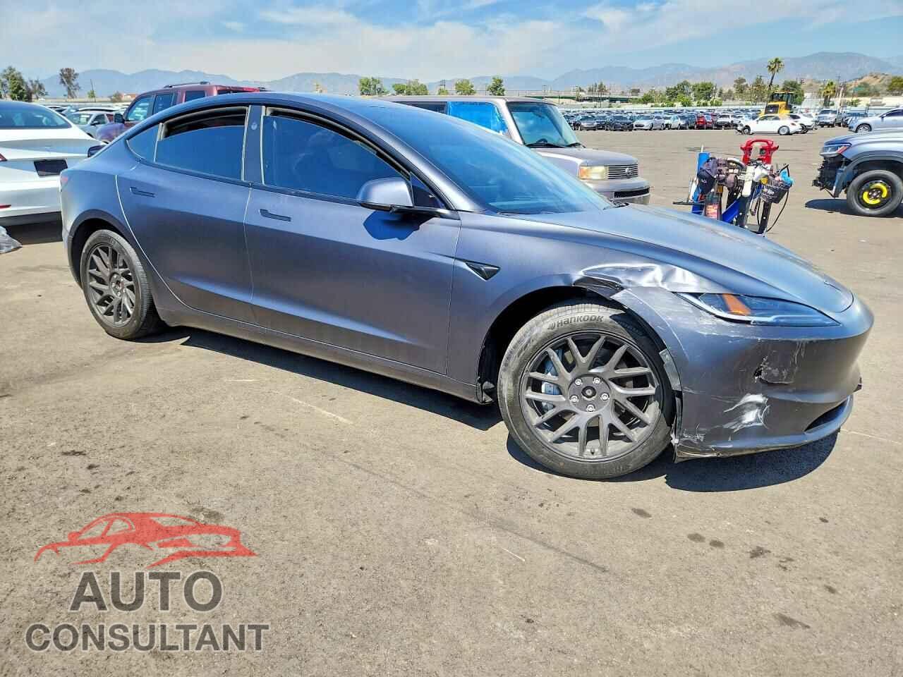 TESLA MODEL 3 2024 - 5YJ3E1EB2RF813529