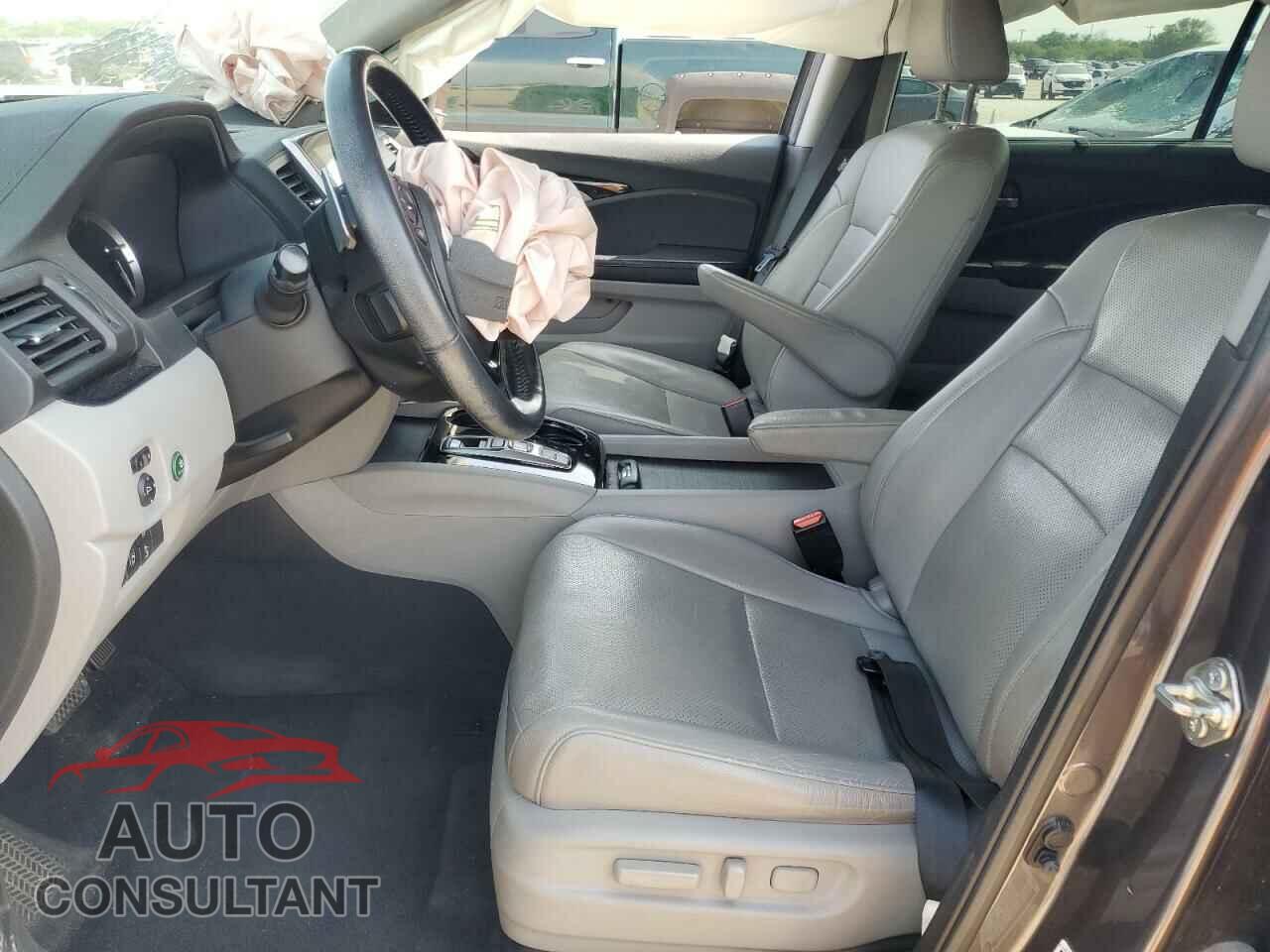 HONDA PILOT 2017 - 5FNYF6H08HB026660