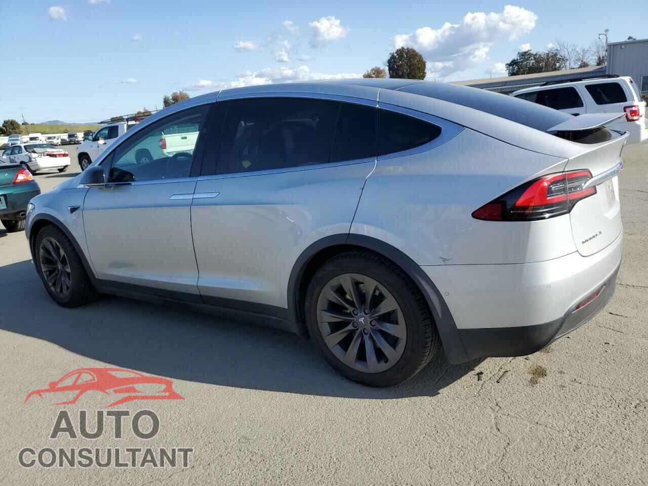 TESLA MODEL X 2018 - 5YJXCBE24JF126568