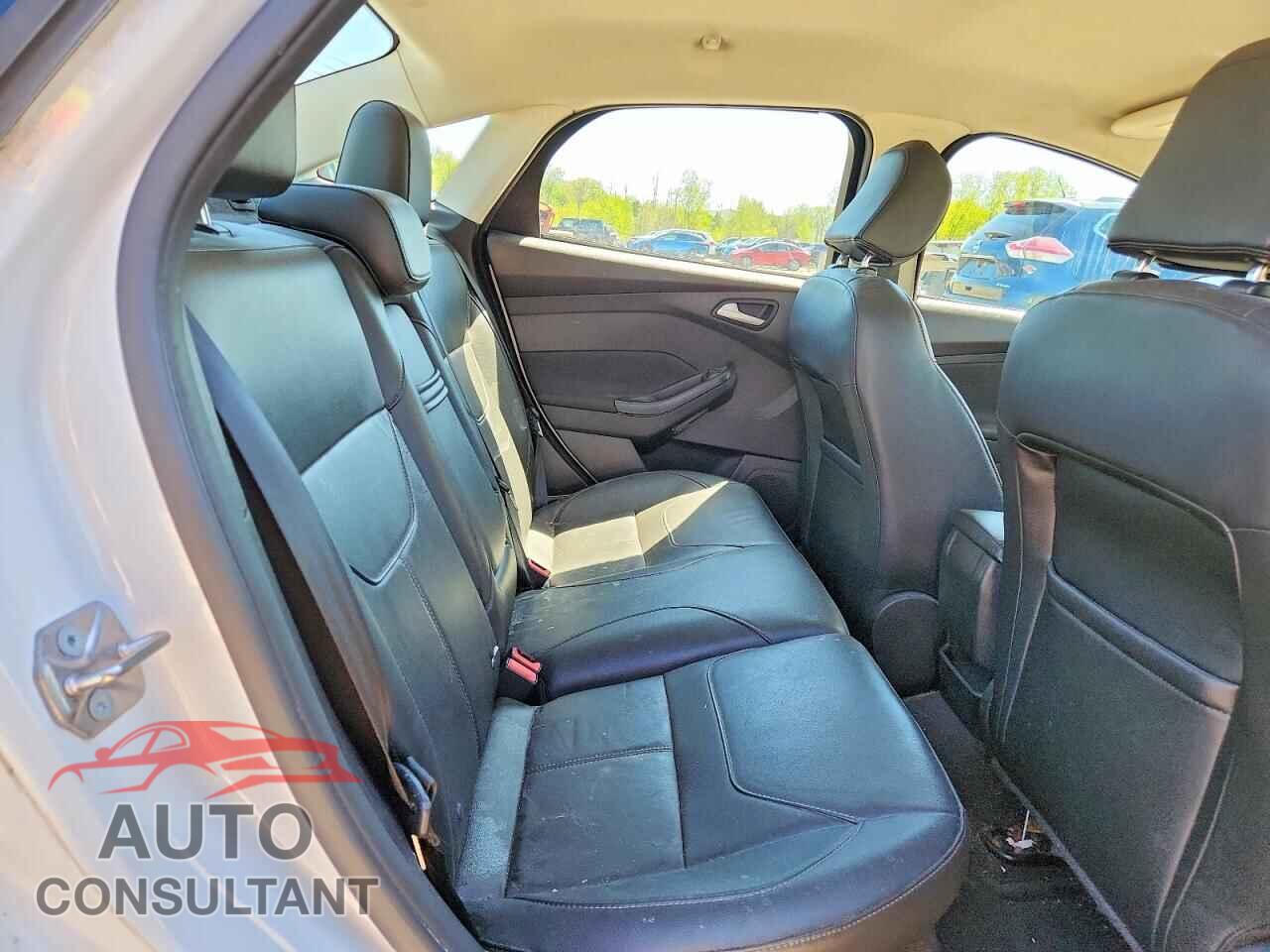 FORD FOCUS 2016 - 1FADP3F2XGL330184