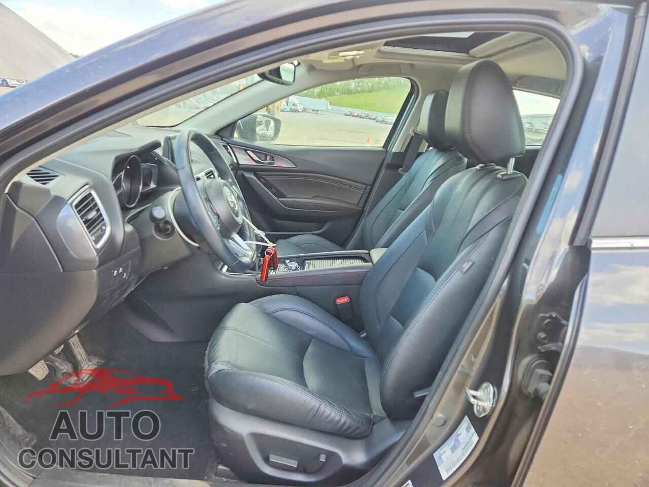 MAZDA 3 2018 - 3MZBN1M36JM269409
