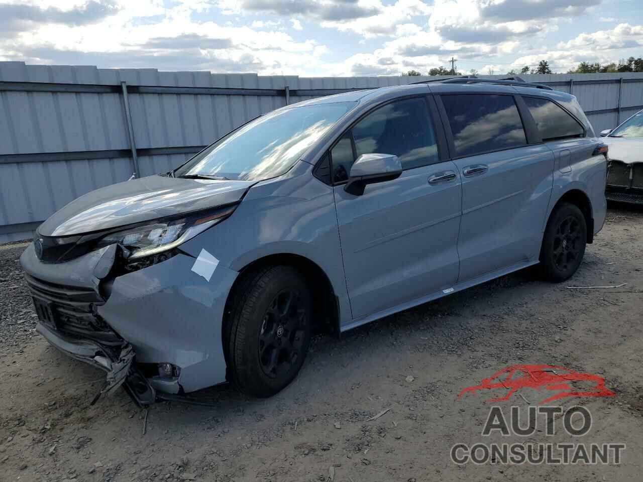 TOYOTA SIENNA 2025 - 5TDCSKFC1SS155466