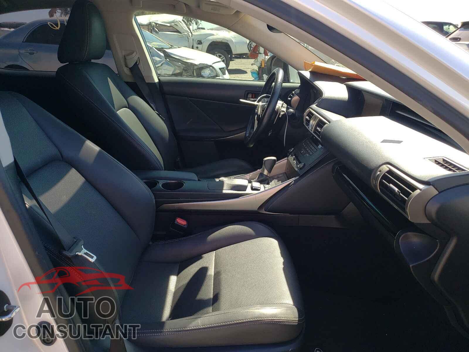 LEXUS IS 2016 - JTHBA1D2XG5023353