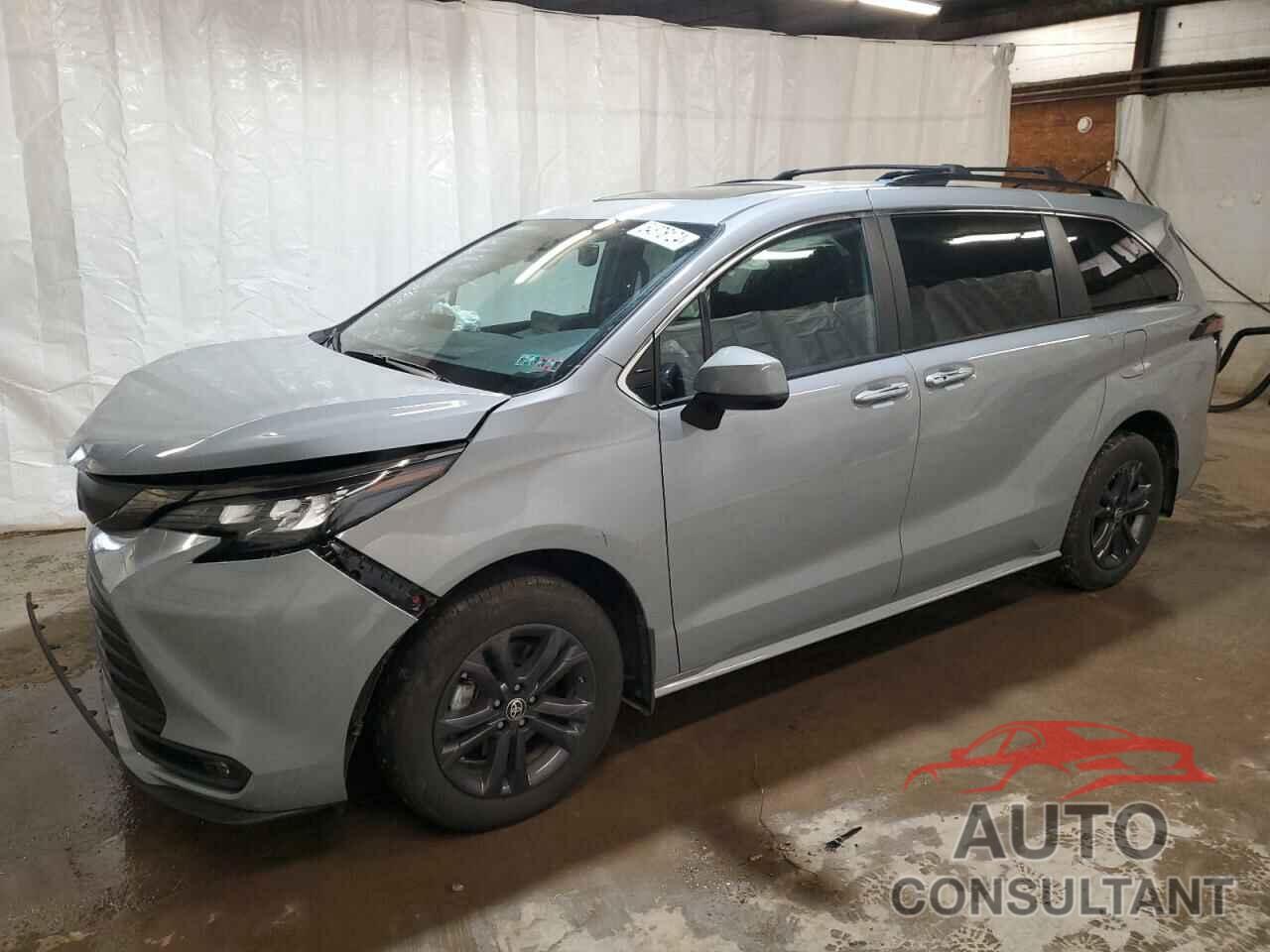 TOYOTA SIENNA 2024 - 5TDCSKFCXRS110391