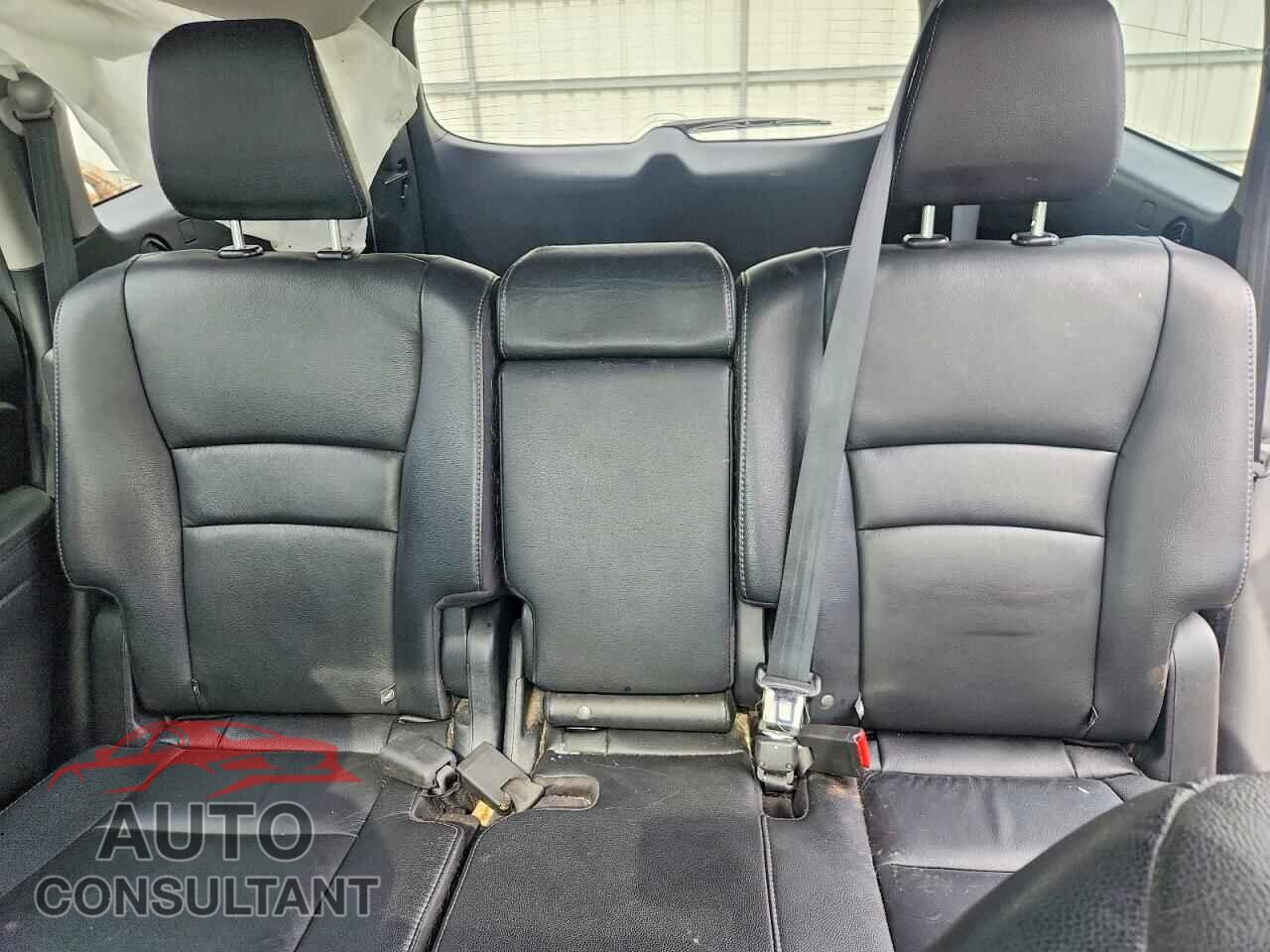 HONDA PILOT 2017 - 5FNYF6H70HB070228