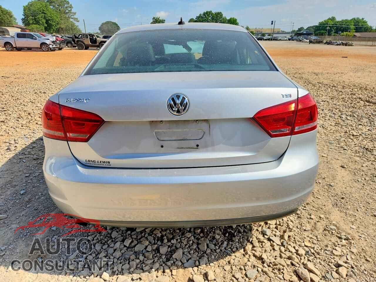 VOLKSWAGEN PASSAT 2015 - 1VWAT7A34FC017191