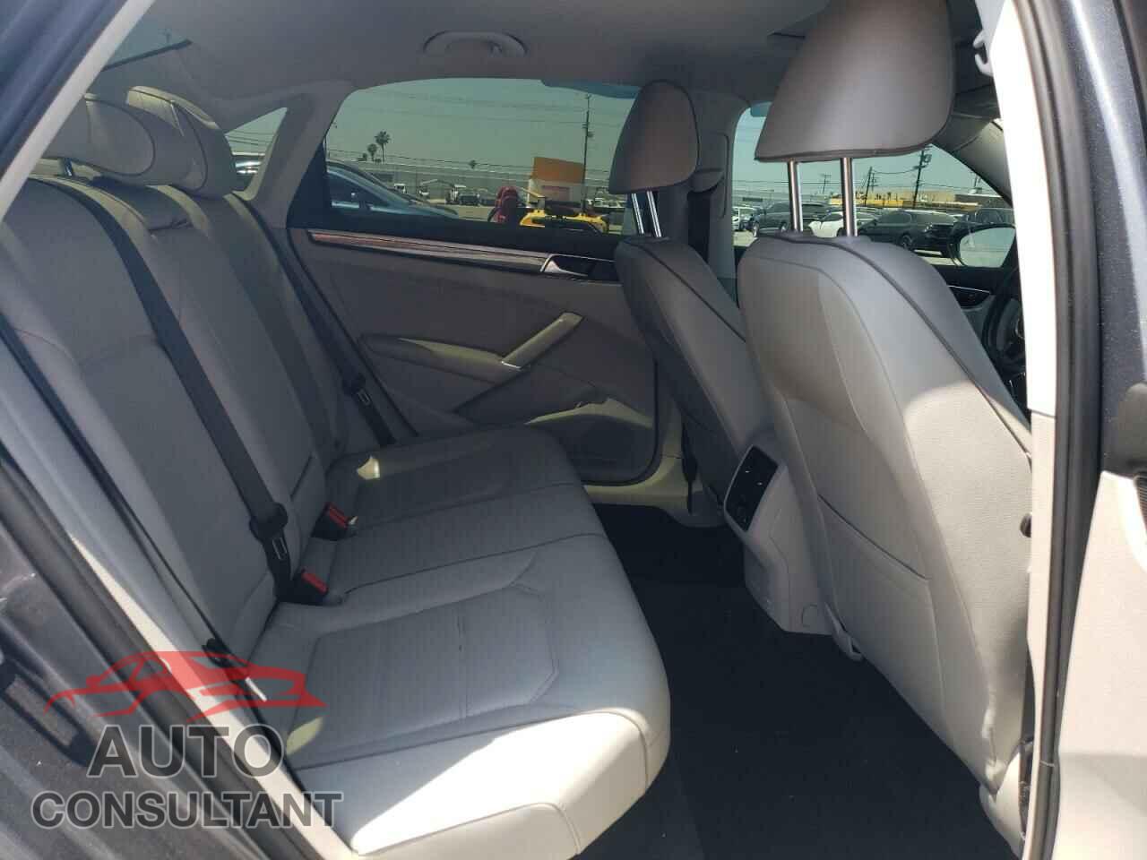 VOLKSWAGEN PASSAT 2018 - 1VWBA7A38JC034126