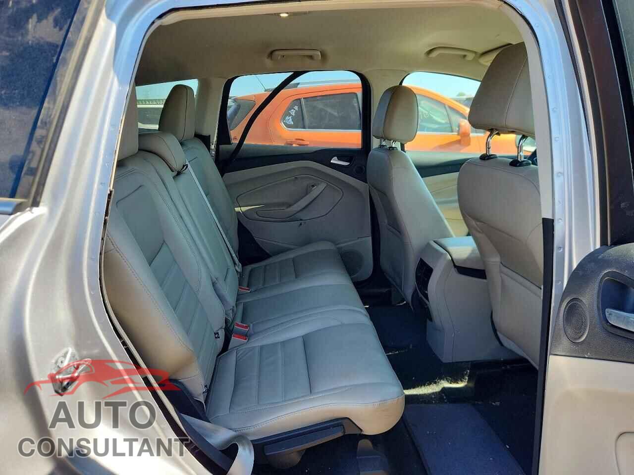 FORD ESCAPE 2017 - 1FMCU9J97HUC45168