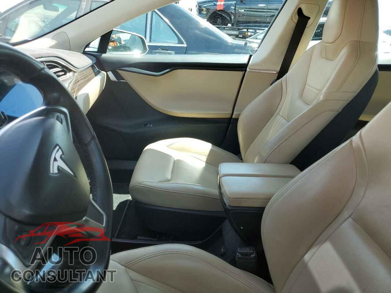 TESLA MODEL S 2015 - 5YJSA1E11FF113978