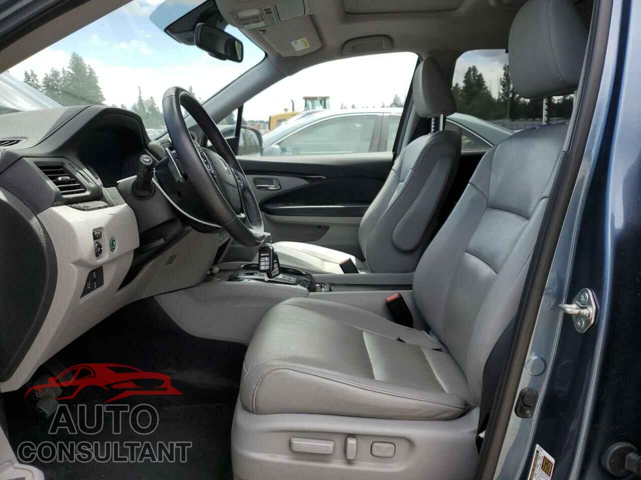 HONDA PILOT 2017 - 5FNYF6H96HB028616