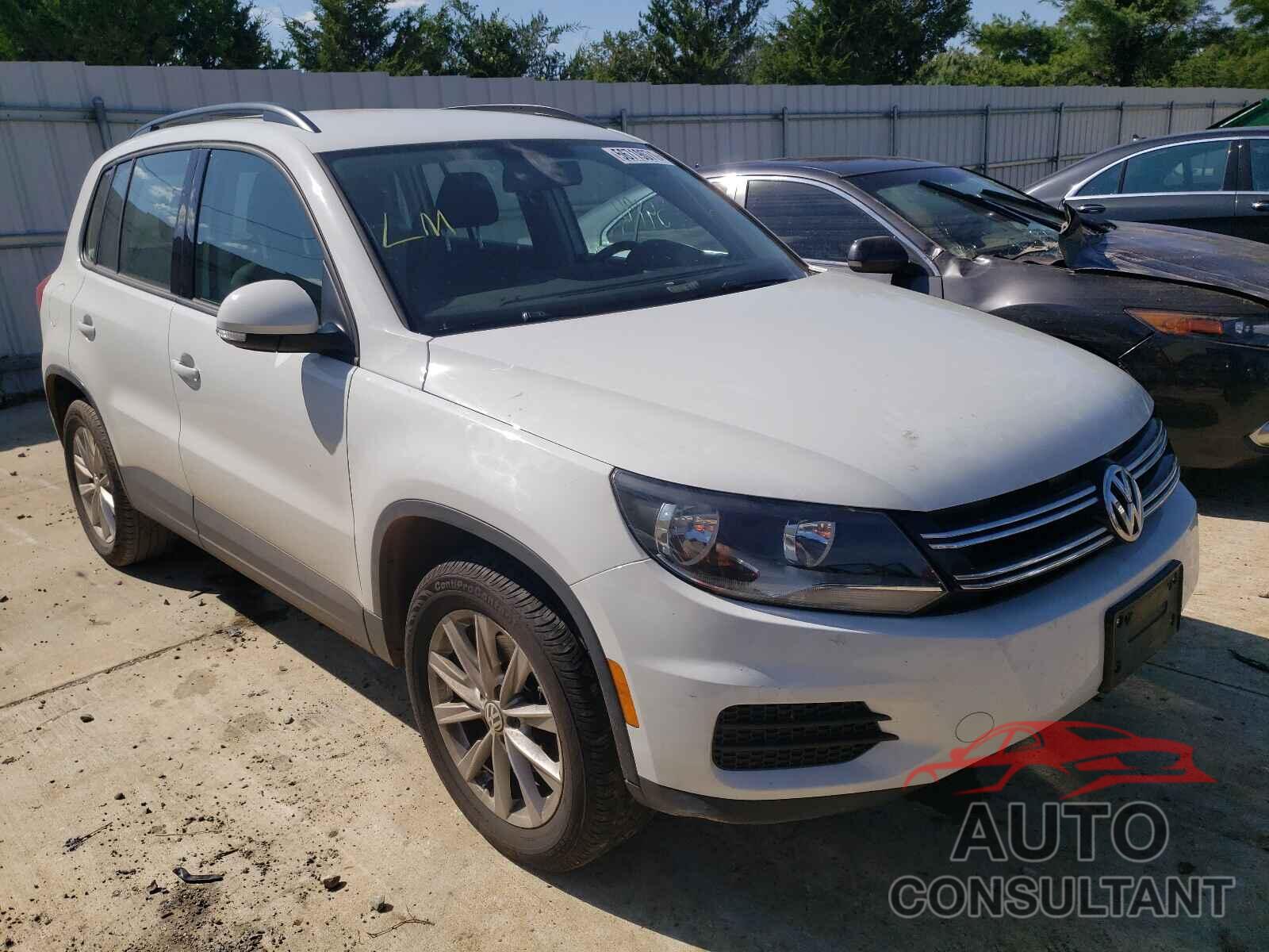 VOLKSWAGEN TIGUAN 2017 - WVGBV7AX4HK045081