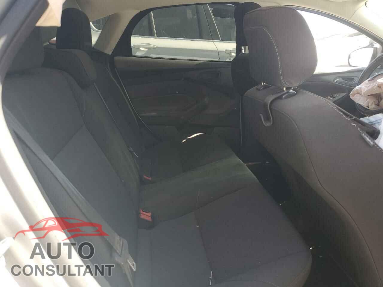 FORD FOCUS 2017 - 1FADP3E20HL287087