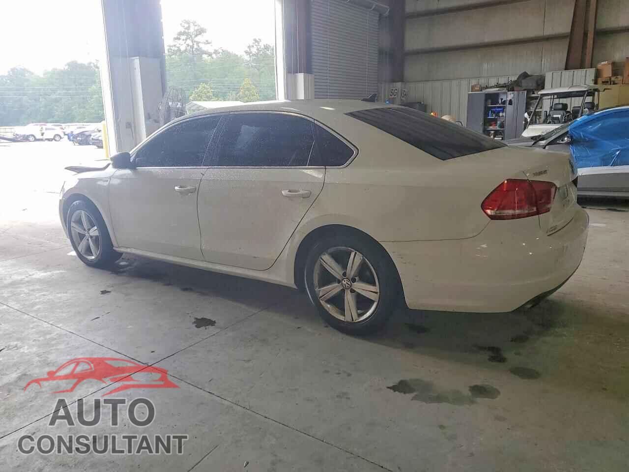 VOLKSWAGEN PASSAT 2015 - 1VWAT7A34FC092019