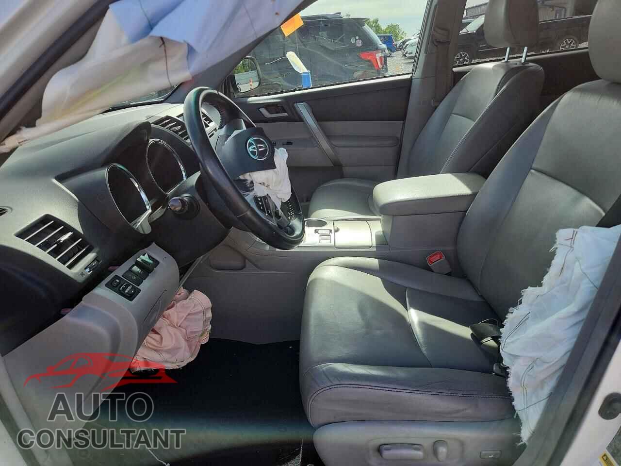 TOYOTA HIGHLANDER 2013 - 5TDBK3EH8DS189695
