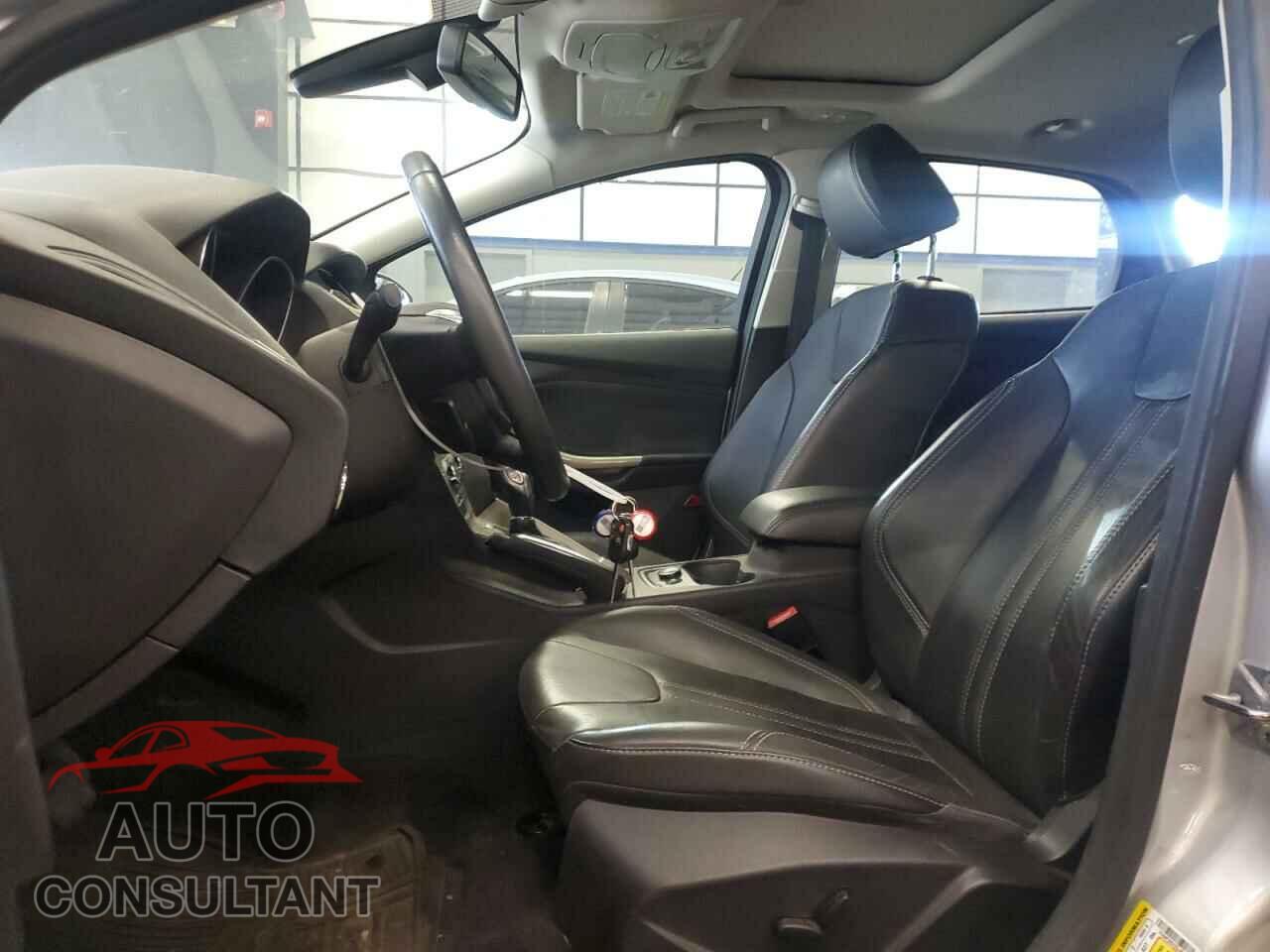 FORD FOCUS 2012 - 1FAHP3M22CL460104