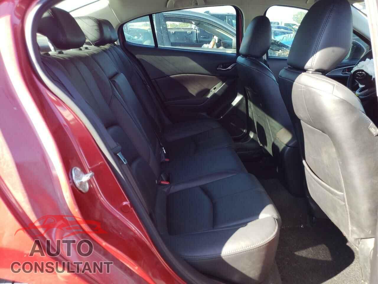 MAZDA 3 2018 - 3MZBN1V33JM272024