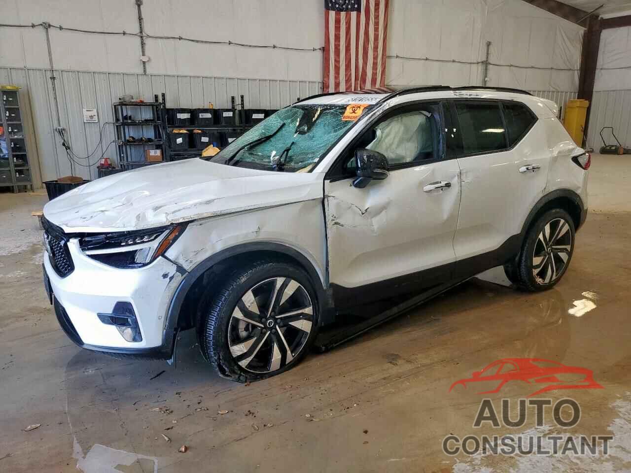 VOLVO XC40 PLUS 2025 - YV4L12UC7S2500512