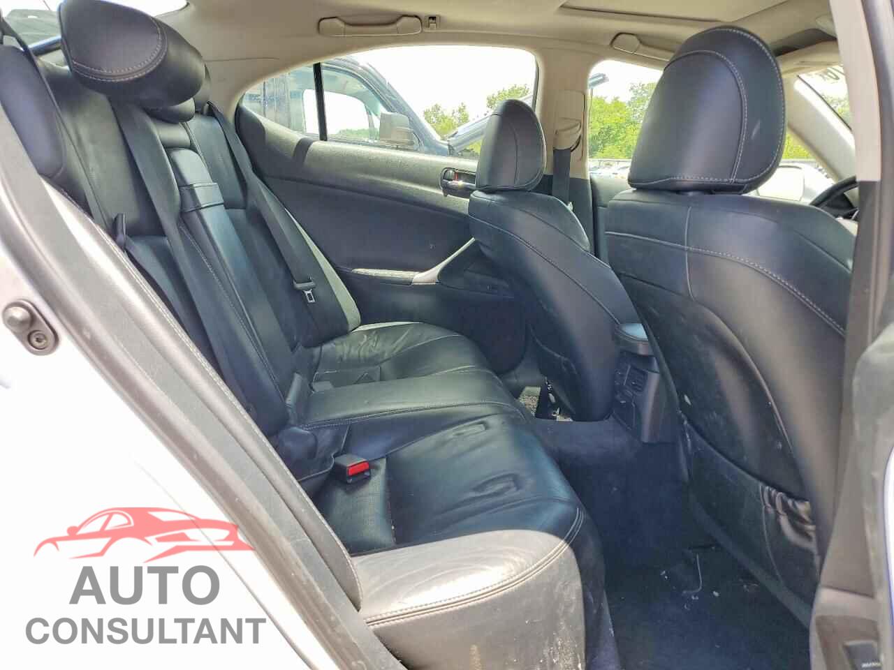LEXUS IS 2011 - JTHCF5C28B5045309