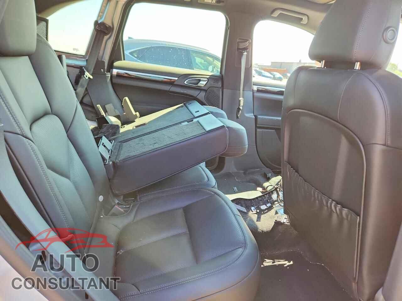 PORSCHE CAYENNE 2016 - WP1AA2A27GLA10898