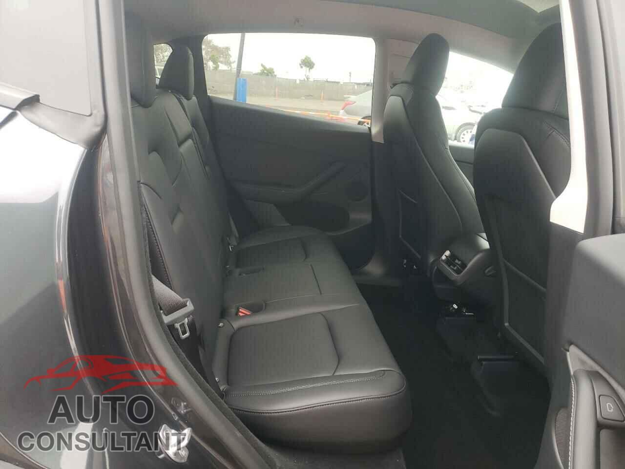 TESLA MODEL Y 2024 - 7SAYGDED3RF011237