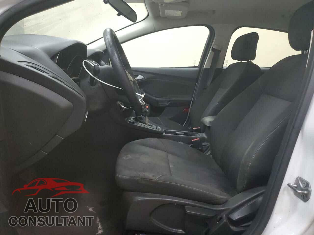 FORD FOCUS 2015 - 1FADP3F22FL208692