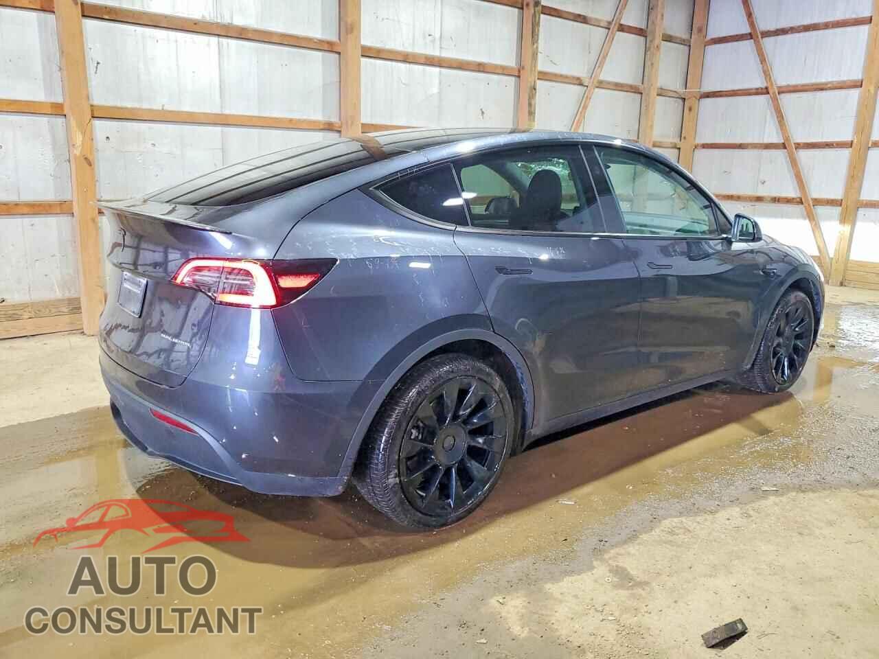 TESLA MODEL Y 2024 - 7SAYGDEE3RA252267