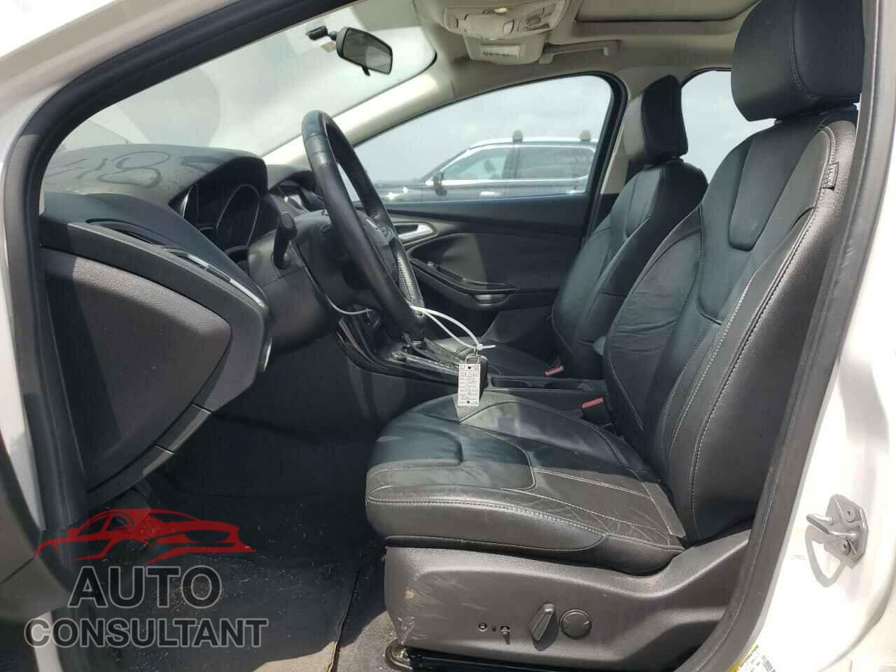 FORD FOCUS 2016 - 1FADP3N21GL374317