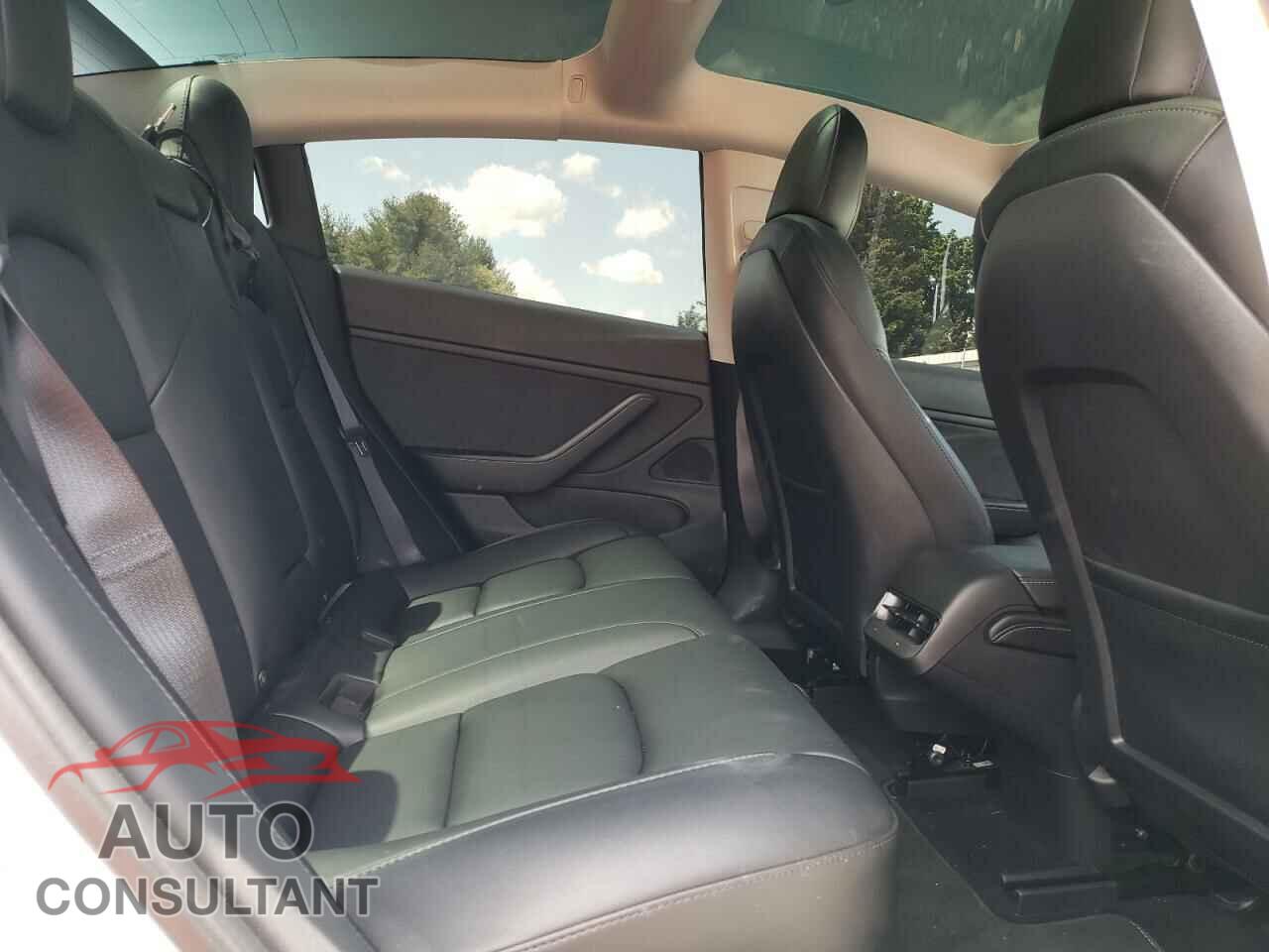 TESLA MODEL 3 2021 - 5YJ3E1EB1MF852895