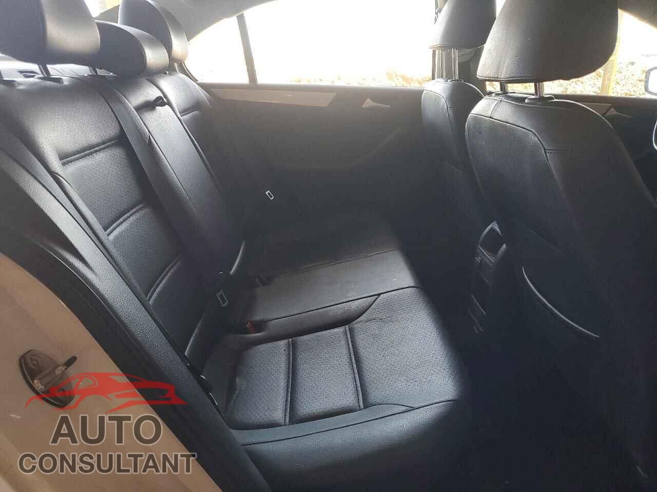 VOLKSWAGEN JETTA 2017 - 3VWDB7AJ3HM256974