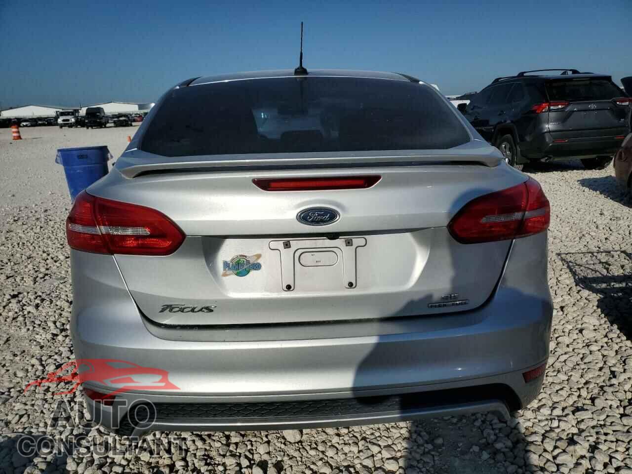 FORD FOCUS 2015 - 1FADP3F22FL347589