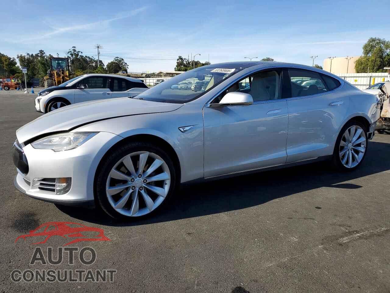 TESLA MODEL S 2013 - 5YJSA1DP3DFP04204