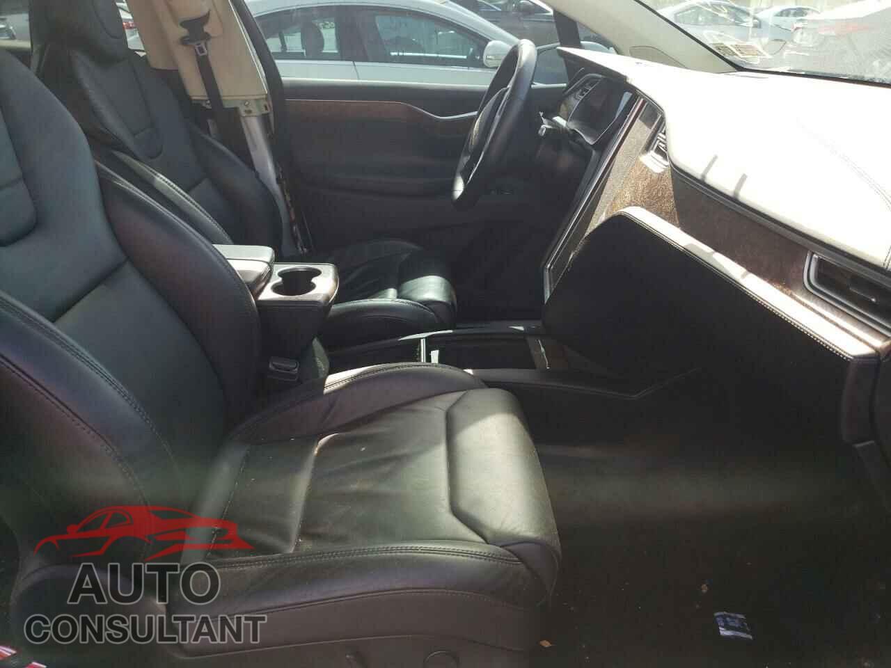 TESLA MODEL X 2017 - 5YJXCBE24HF052496