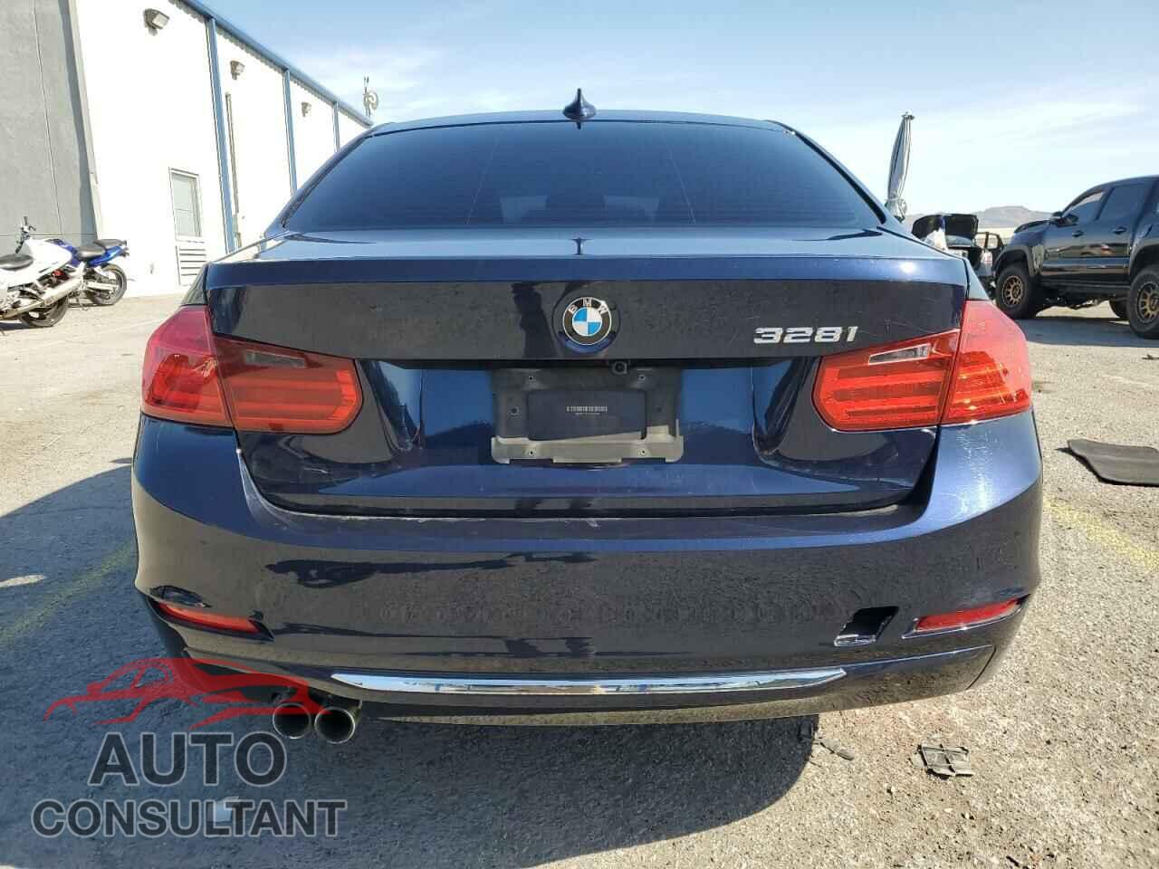 BMW 3 SERIES 2012 - WBA3C1C54CF432008