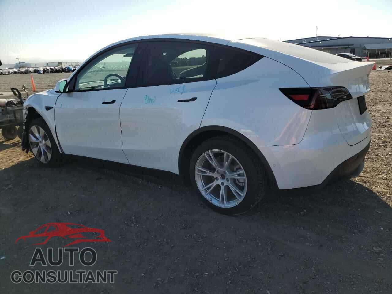TESLA MODEL Y 2021 - 5YJYGAEE2MF230834