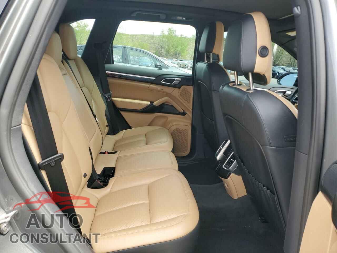 PORSCHE CAYENNE 2016 - WP1AA2A25GKA15037
