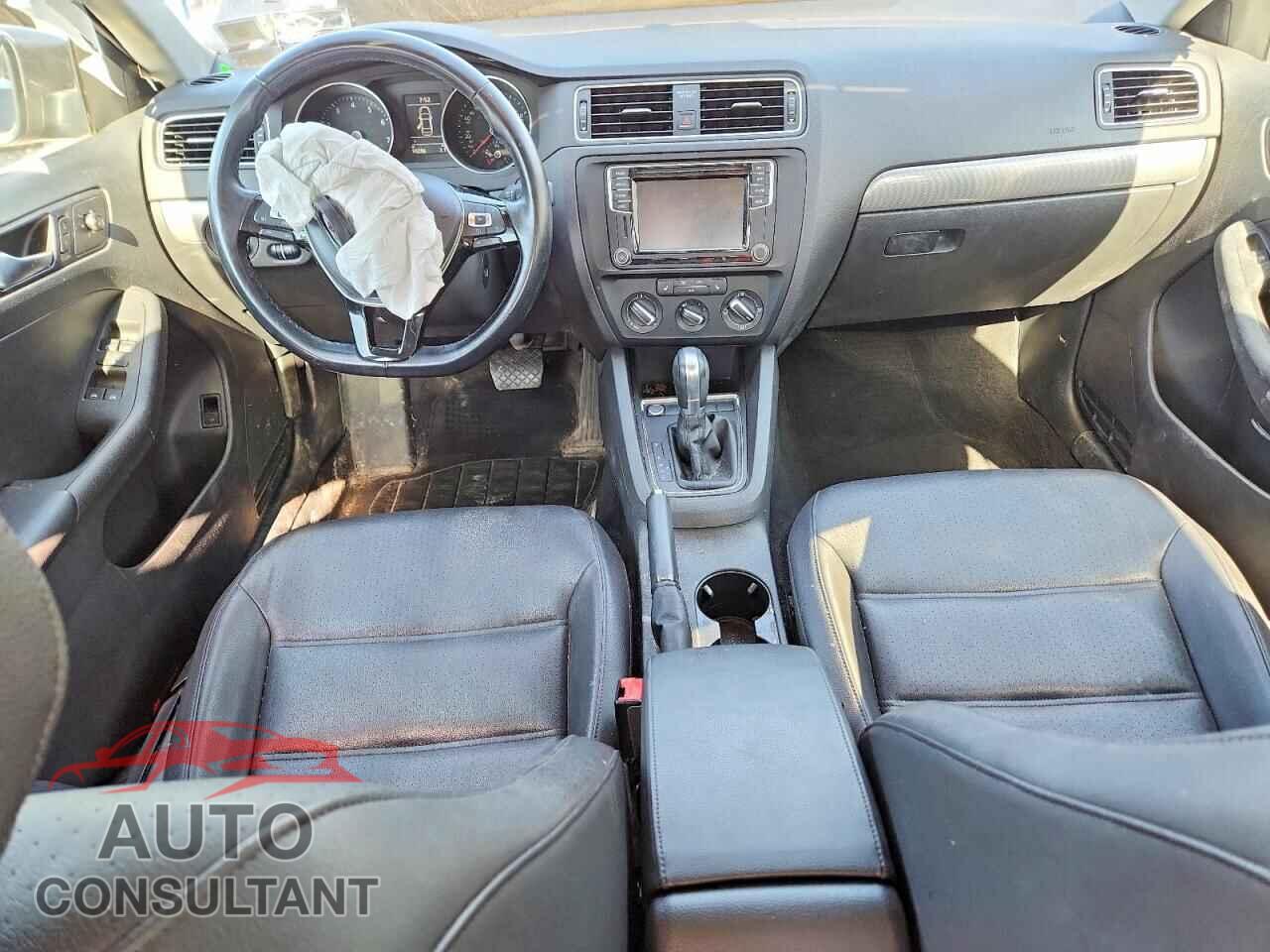 VOLKSWAGEN JETTA 2018 - 3VWDB7AJ3JM226587