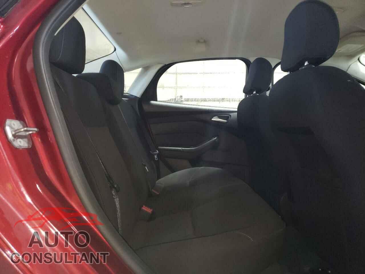 FORD FOCUS 2015 - 1FADP3F28FL357754