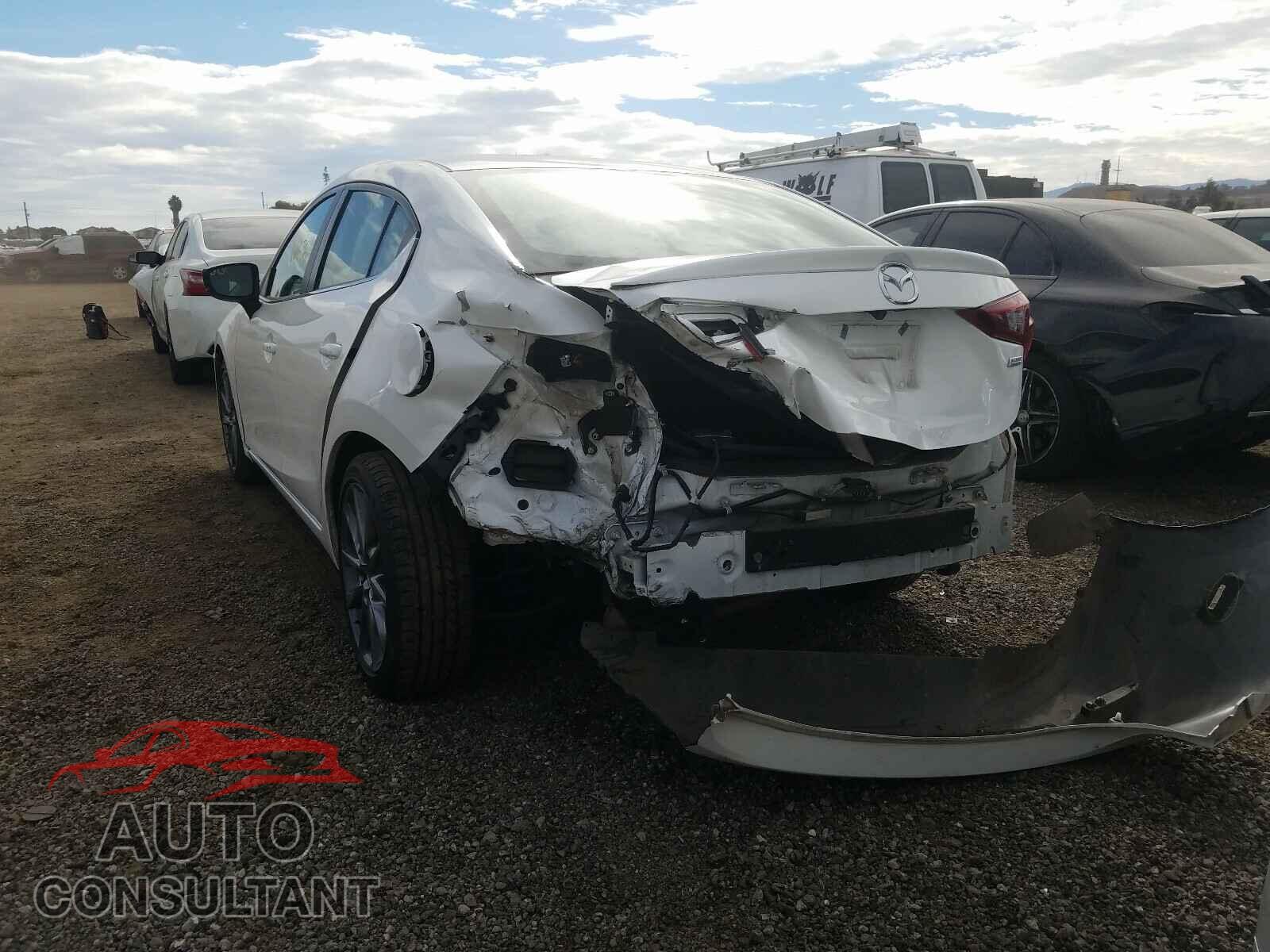 MAZDA 3 2018 - 3MZBN1V33JM183473