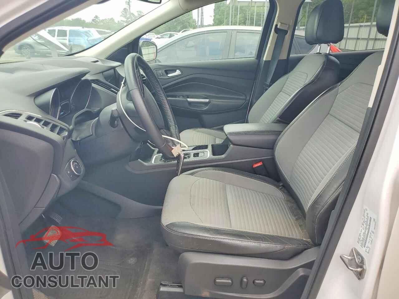 FORD ESCAPE 2017 - 1FMCU0J90HUF01372