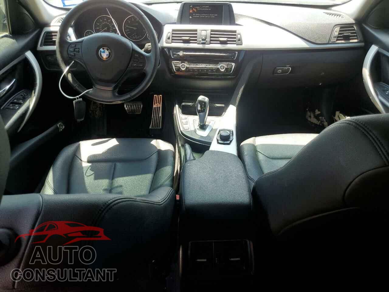 BMW 3 SERIES 2016 - WBA8E1G52GNU10112