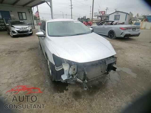 VOLKSWAGEN PASSAT 2017 - 1VWAT7A32HC059233