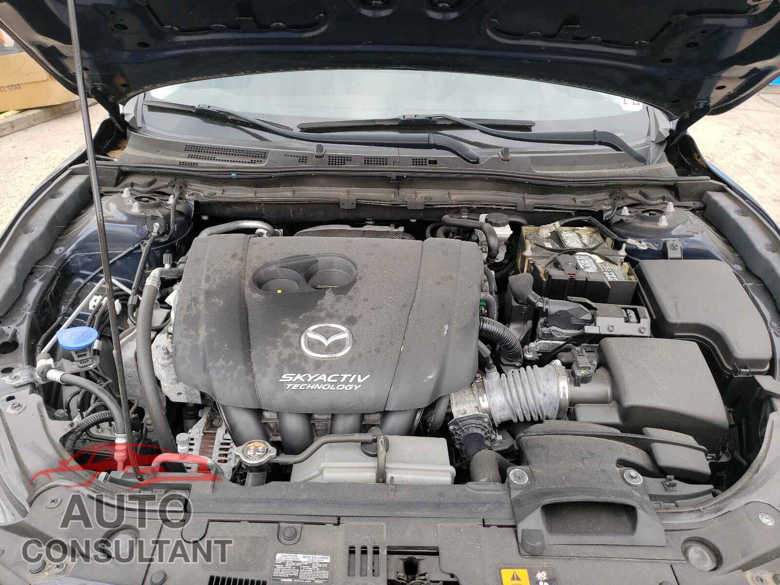 MAZDA 3 2018 - 3MZBN1V38JM163476