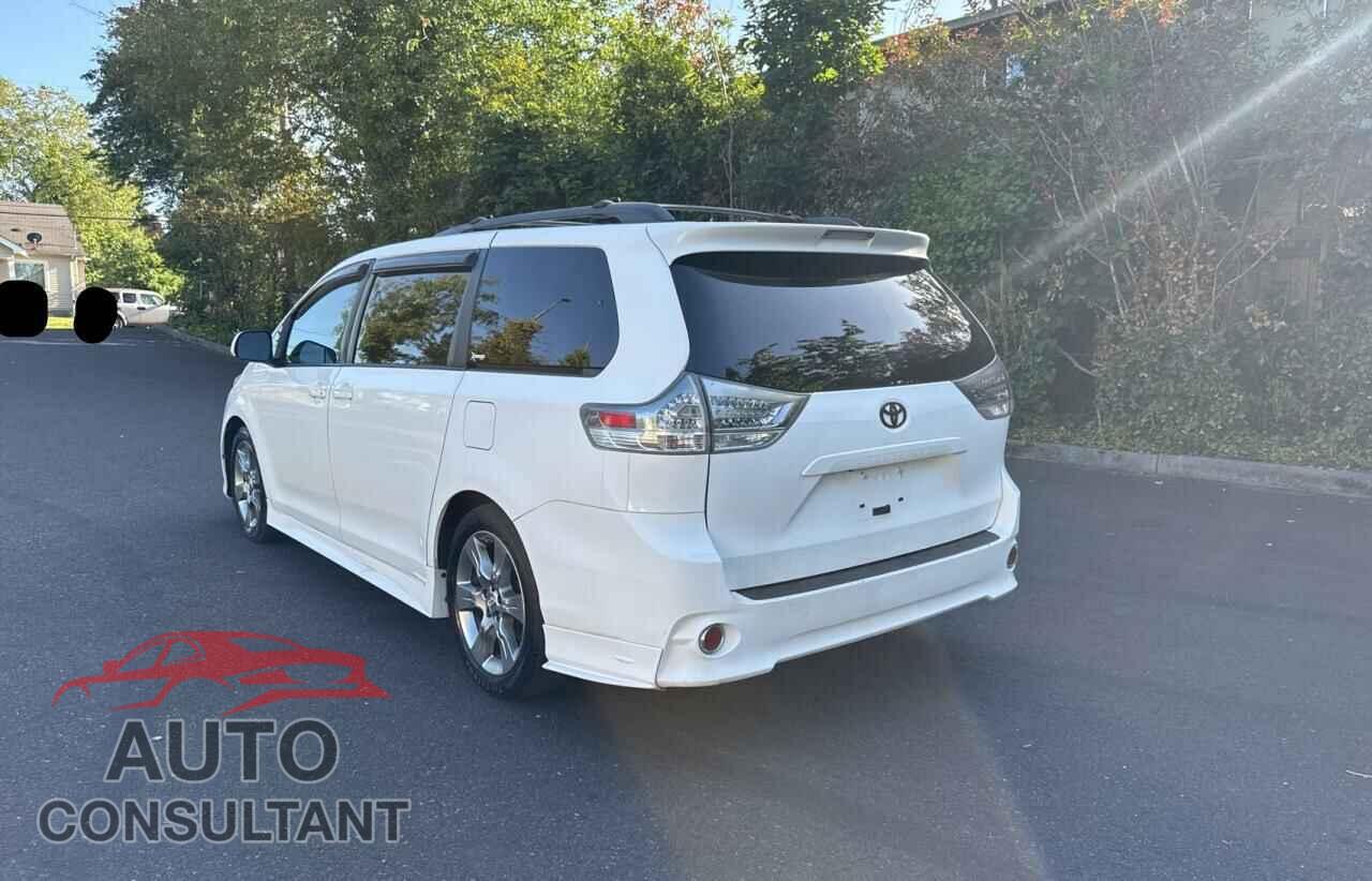 TOYOTA SIENNA 2011 - 5TDXK3DC0BS060424