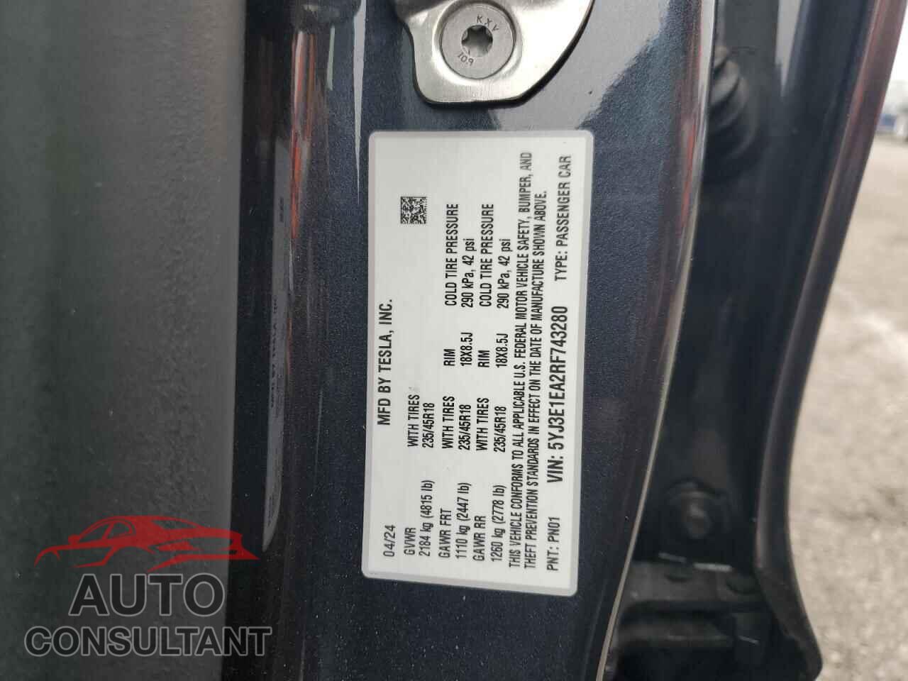 TESLA MODEL 3 2024 - 5YJ3E1EA2RF743280