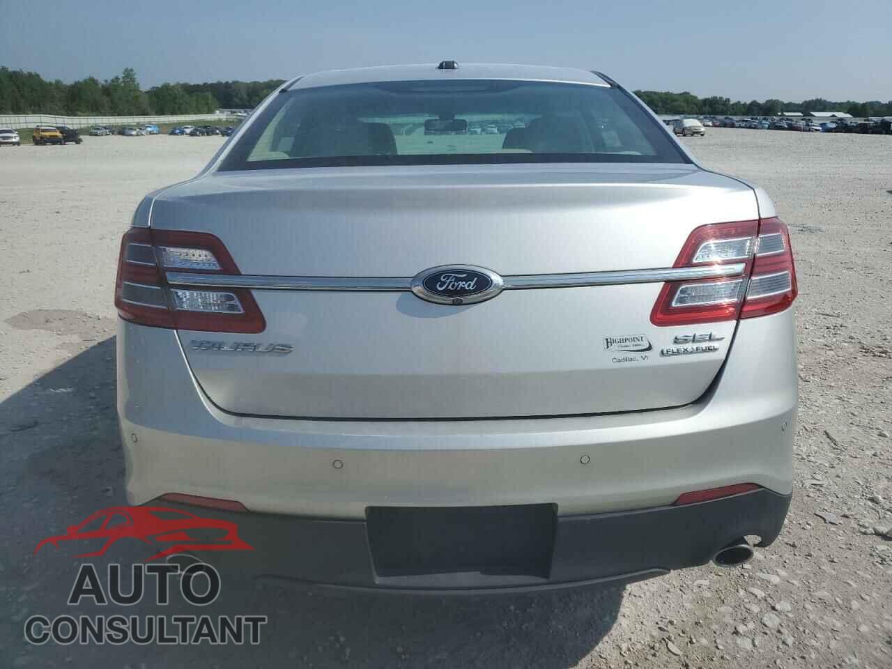 FORD TAURUS 2015 - 1FAHP2E80FG121013